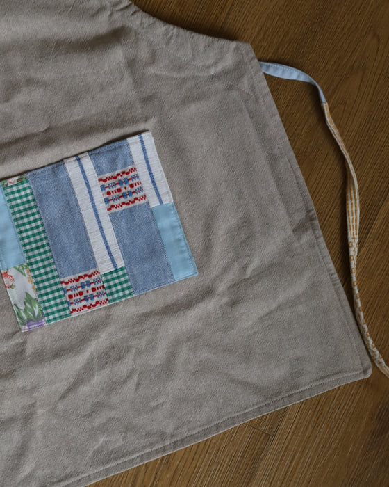 Patchwork børneforklæde